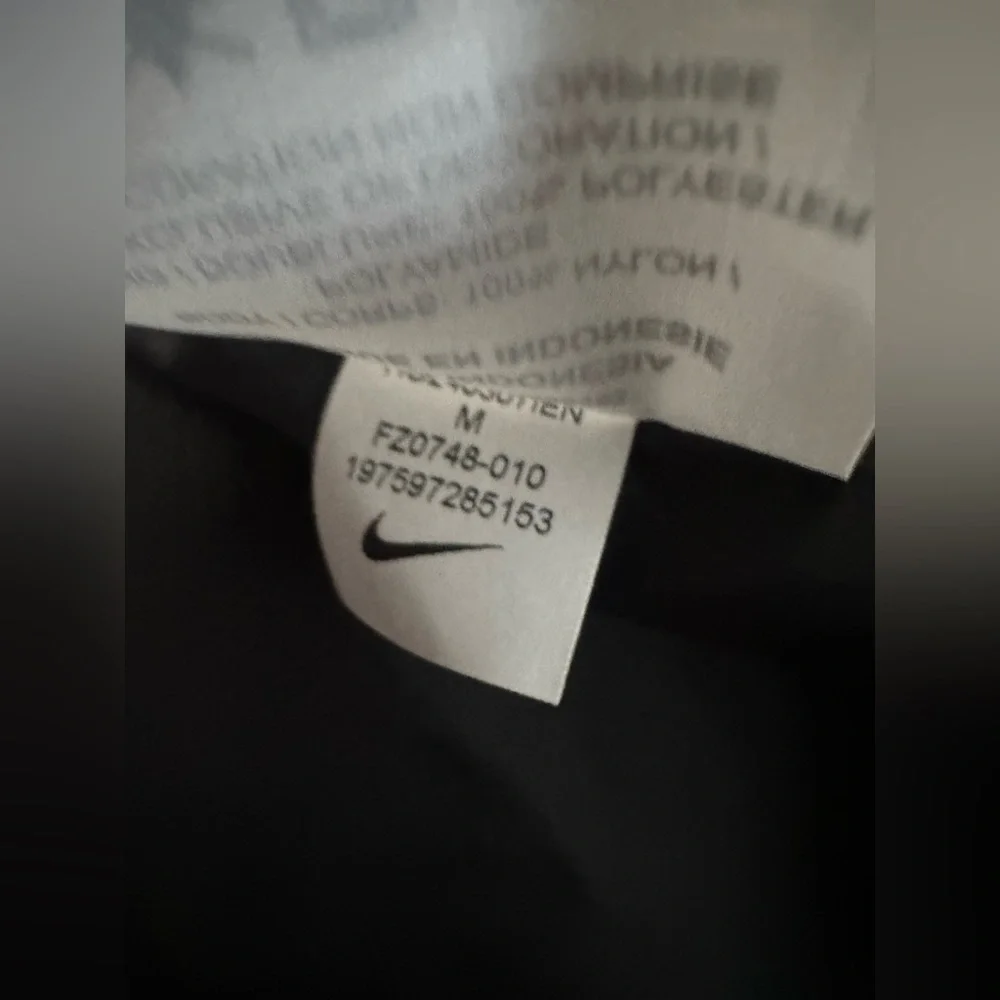 NWT Nike Men's Tech Woven Black Water Repellent Vest UVP w/ Pockets Size Medium - Picture 6 of 8